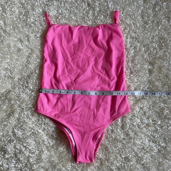 Bikini - Picture 3 of 6